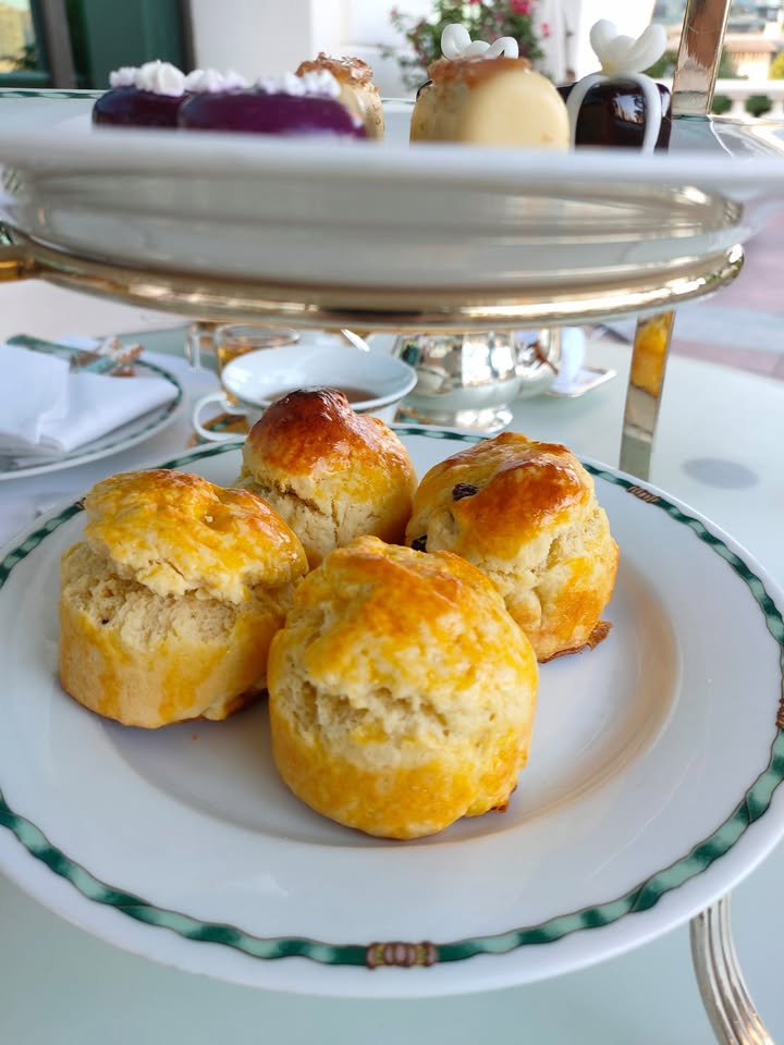 Scone อร่อยยยย แต่ชิ้นใหญ่มากกก ชิ้นเดียวพอค่ะ 🤣