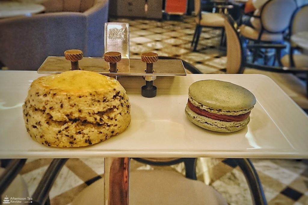 1 Scone 1 Macaron per person 😋