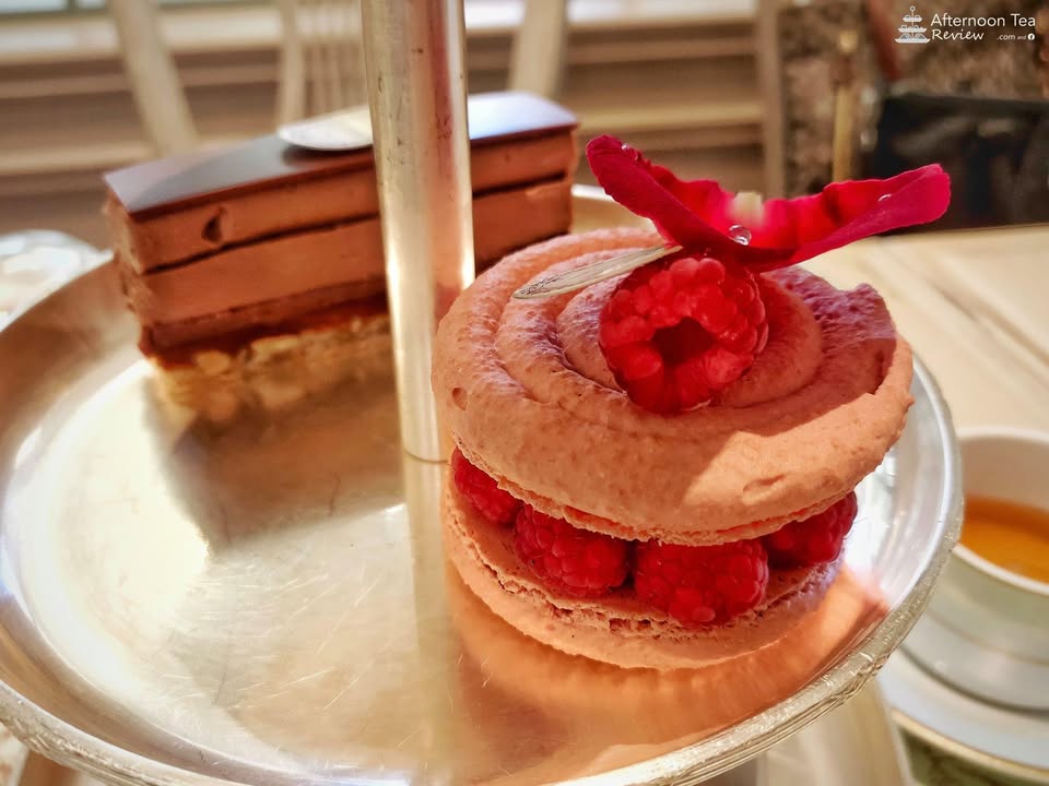 ชอบ Plaisir Sucre ข้างหลัง มากกว่า Rasberry ค่ะ Macaron มันจืด ๆ ง่ะ
