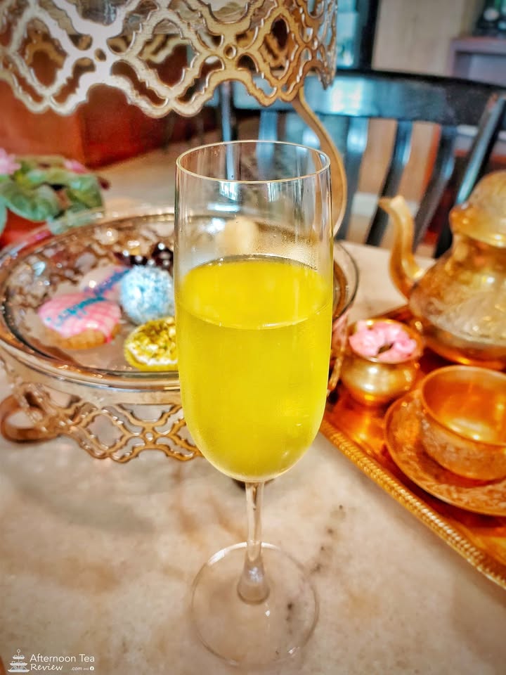 Bellinis ค่ะ แอลกอฮอล์ต่ำมาก อันนี้เพิ่ม 299฿ เป็นแบบ Free flow เลยค่ะ
