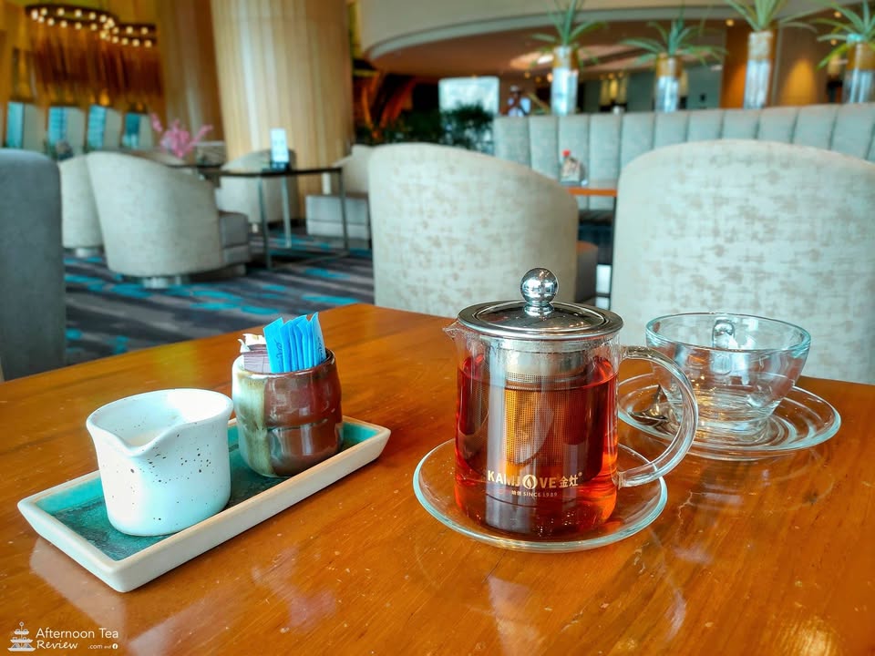 ชา English Breakfast และนมเติม