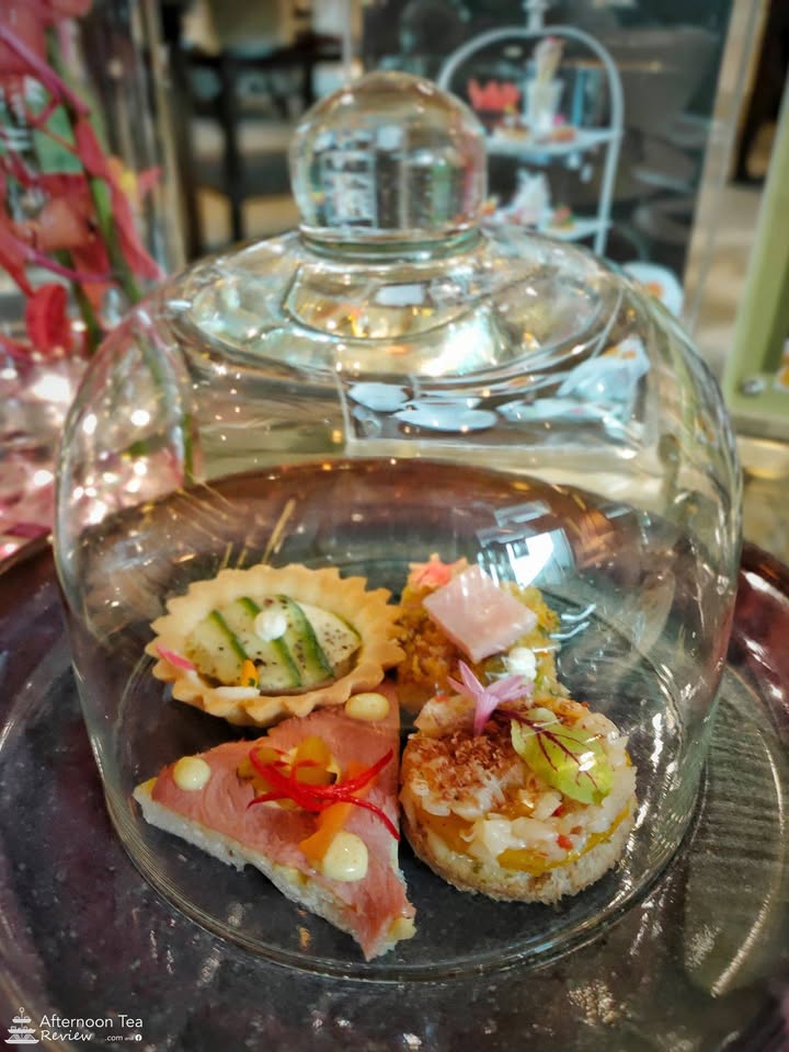 Petit four ฝั่งขวาอร่อย 😋