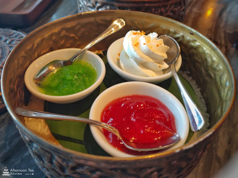แยมมะกรูด แยมสตรอว์เบอร์รี่ และ fresh cream