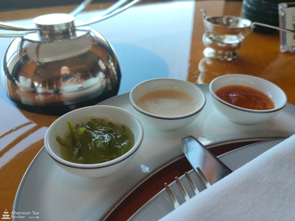 แยมเปลือกสักอย่าง(?) Clotted Cream และ Apricot Jam