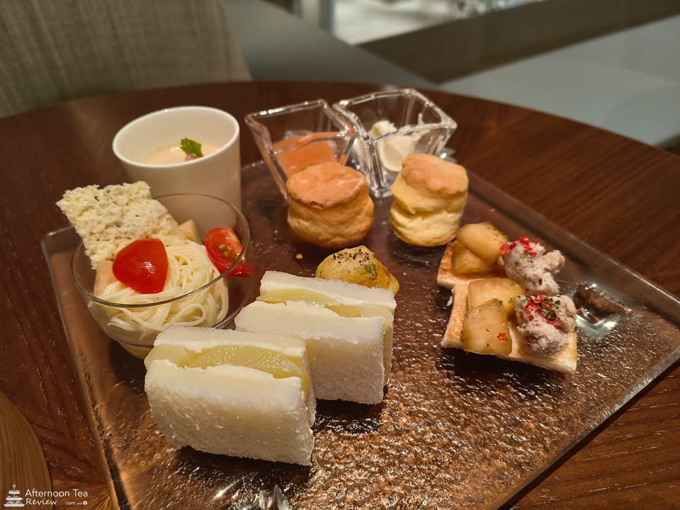 Peach Vichyssoise Peach Sandwiches Pork Rillettes with Earl Grey tea Marinated Peach Peach Fritters Peach Capellini Plain & Peach scones Super Peach มาก ๆ ทุกคำจริงจัง