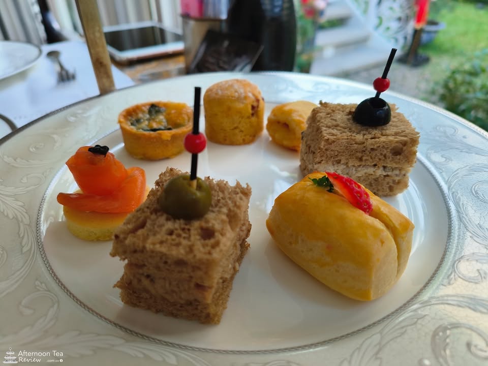 ของคาวหลายชิ้น ทำให้กินสลับกันได้พอดี