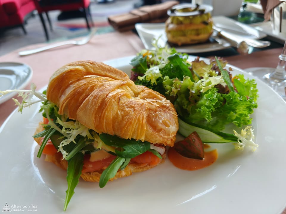 Smoked Salmon Croissant (เลือกจากในเซ็ต)